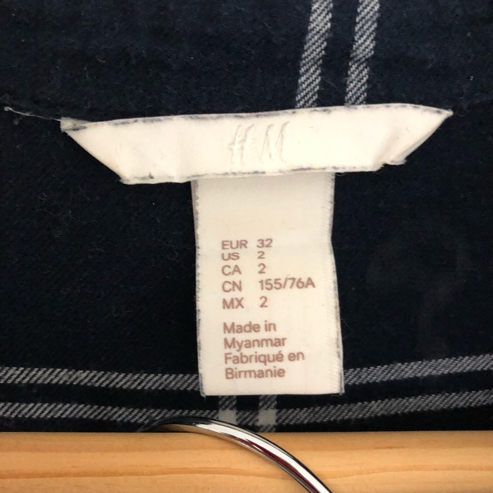 2 extra small botton down shirts - Picture 2 of 5